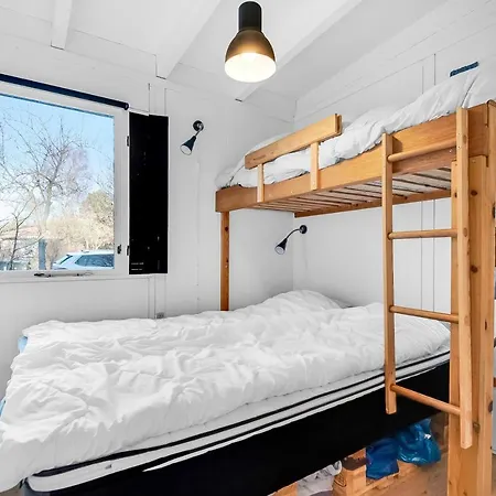 Dejligt Sommerhus I Anden Raekke Til Rabylille Сasa de vacaciones *