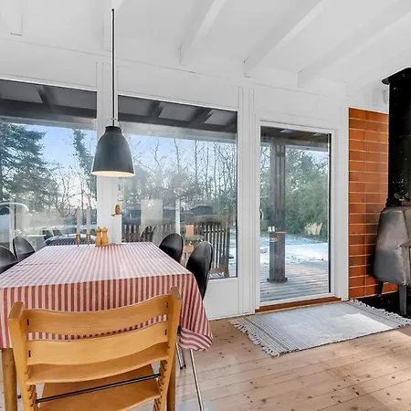 Dejligt Sommerhus I Anden Raekke Til Rabylille Сasa de vacaciones Stege