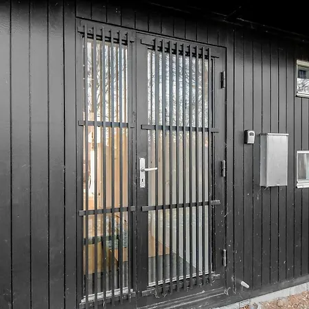 Dejligt Sommerhus I Anden Raekke Til Rabylille *