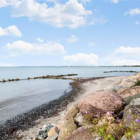 Dejligt Sommerhus I Anden Raekke Til Rabylille Сasa de vacaciones