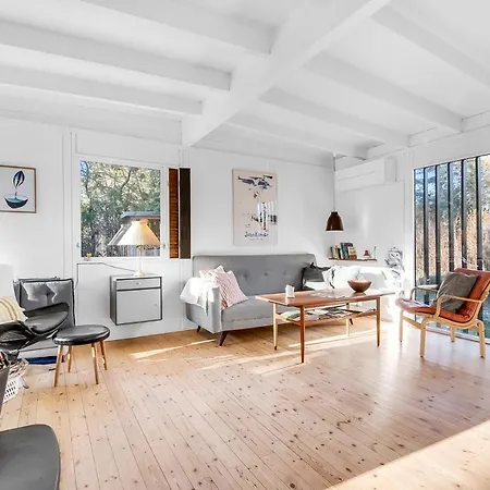 Dejligt Sommerhus I Anden Raekke Til Rabylille Сasa de vacaciones Stege